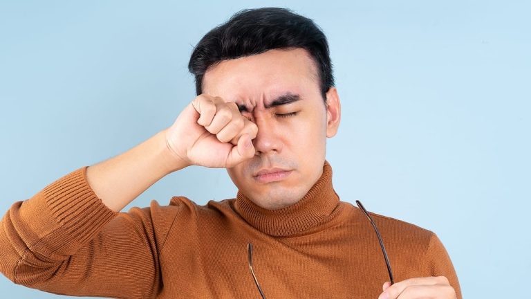 Tek Gözde Batma Hissi Neden Olur? Sulanma ve Bulanık Görme Nasıl Geçer?